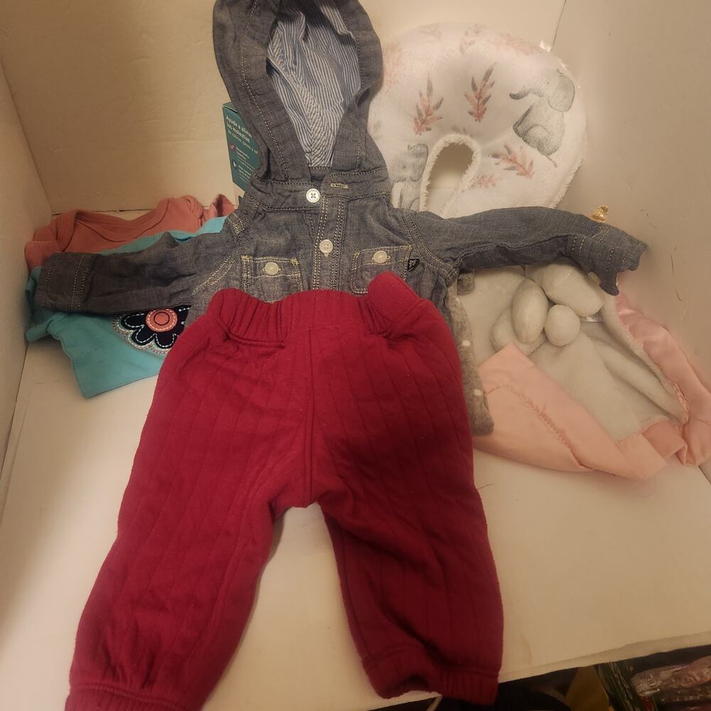 New born girl lot/layette 0-3 Months
